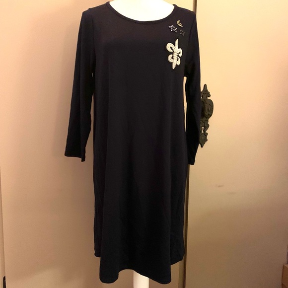 crown & ivy Dresses & Skirts - NWOT crown & ivy Navy Blue Long Sleeve Shift Dress with Fleur-de-Lis Accent